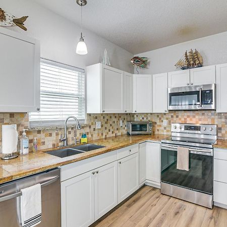 Beachfront Texas Retreat - 2 Decks, Patio And Views! Surfside Beach Exterior photo