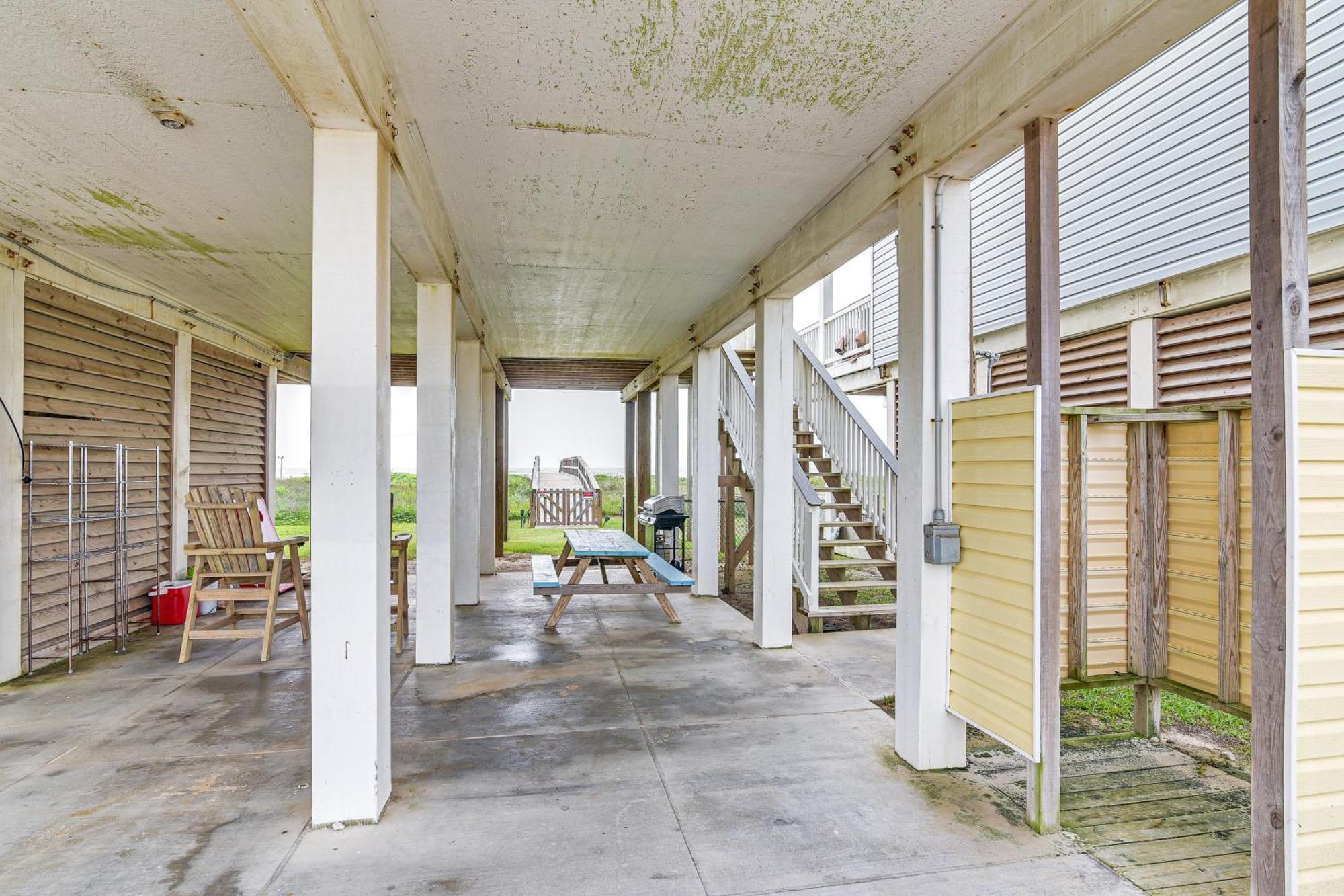 Beachfront Texas Retreat - 2 Decks, Patio And Views! Surfside Beach Exterior photo